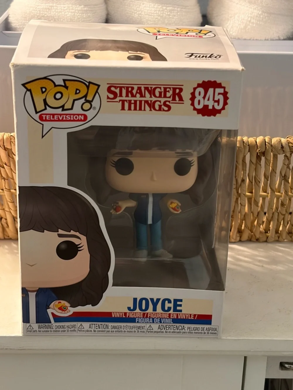 Funko Pop! Television Stranger Things Joyce #845 - Picture 1 of 5